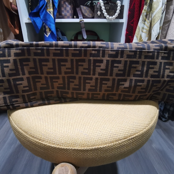 (sold)100% Authentic Fendi De Jour Large Zucca - Picture 6 of 16